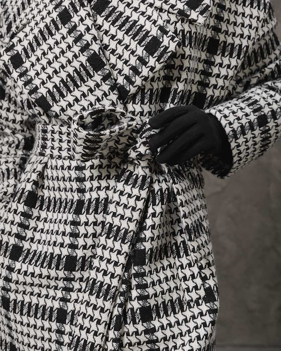 Анус пен жыныс мүшесін жалады